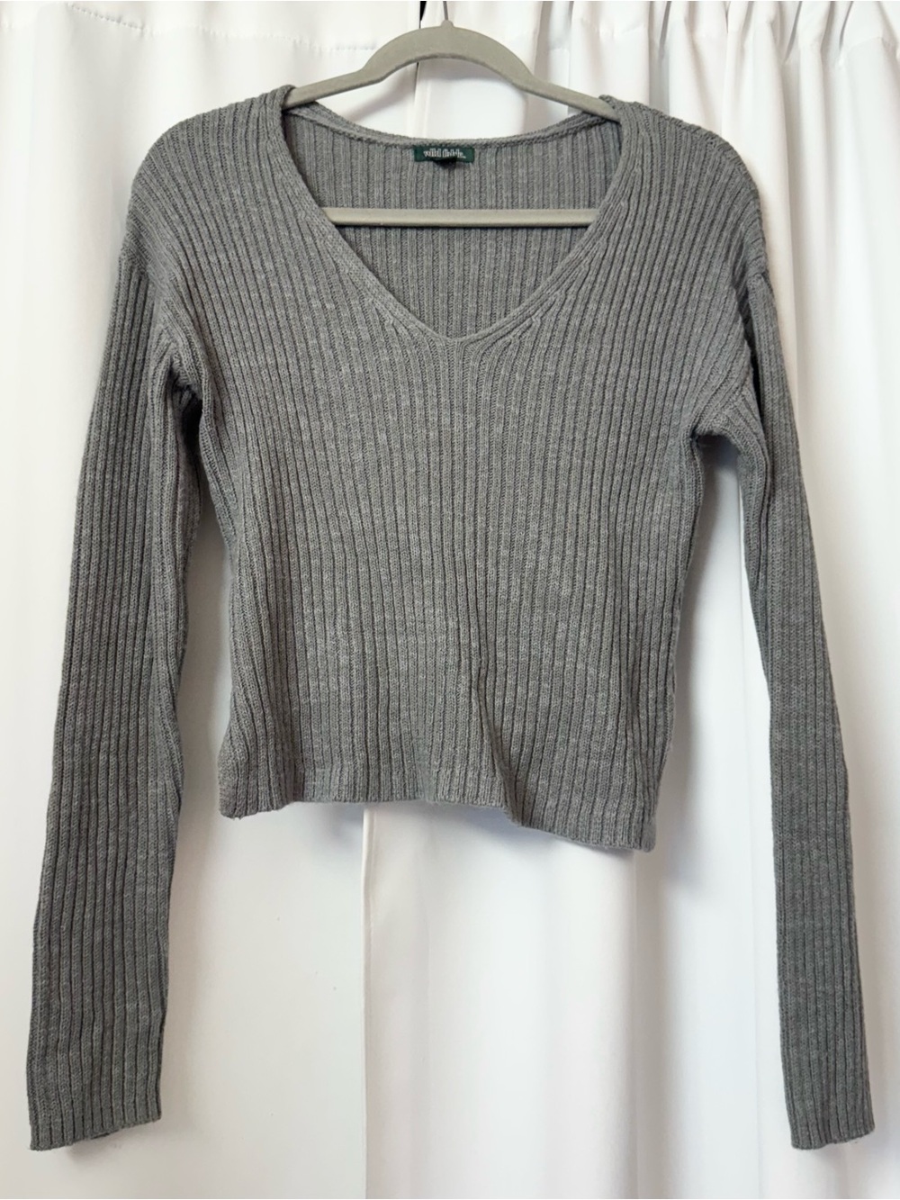 Wild Fable Gray Ribbed V-Neck Sweater Size Small